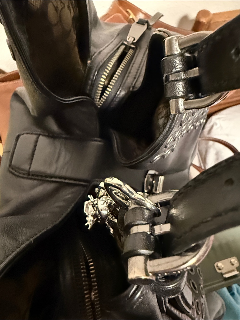 Coach Black Studded Shoulder Bag with Turn-Lock - Picture 5 of 7